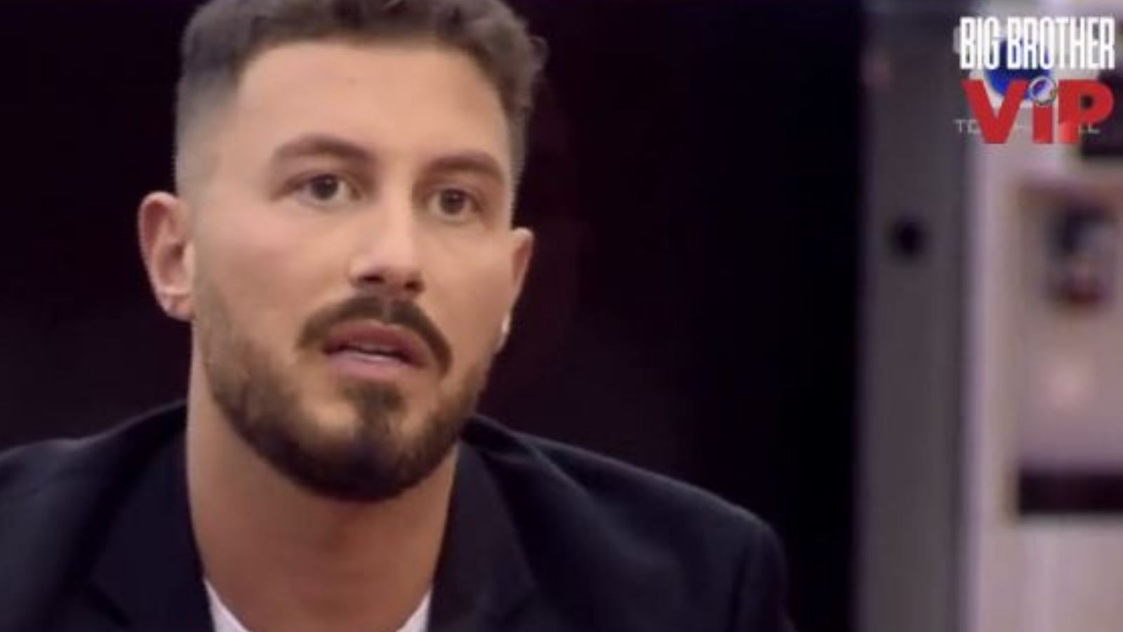 Donaldi flet për ndjesinë pasi fali namazin brenda shtëpisë së “Big Brother”  - SHQIP.com