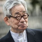 Kenzaburo Oe, shkrimtar dhe akademik japonez