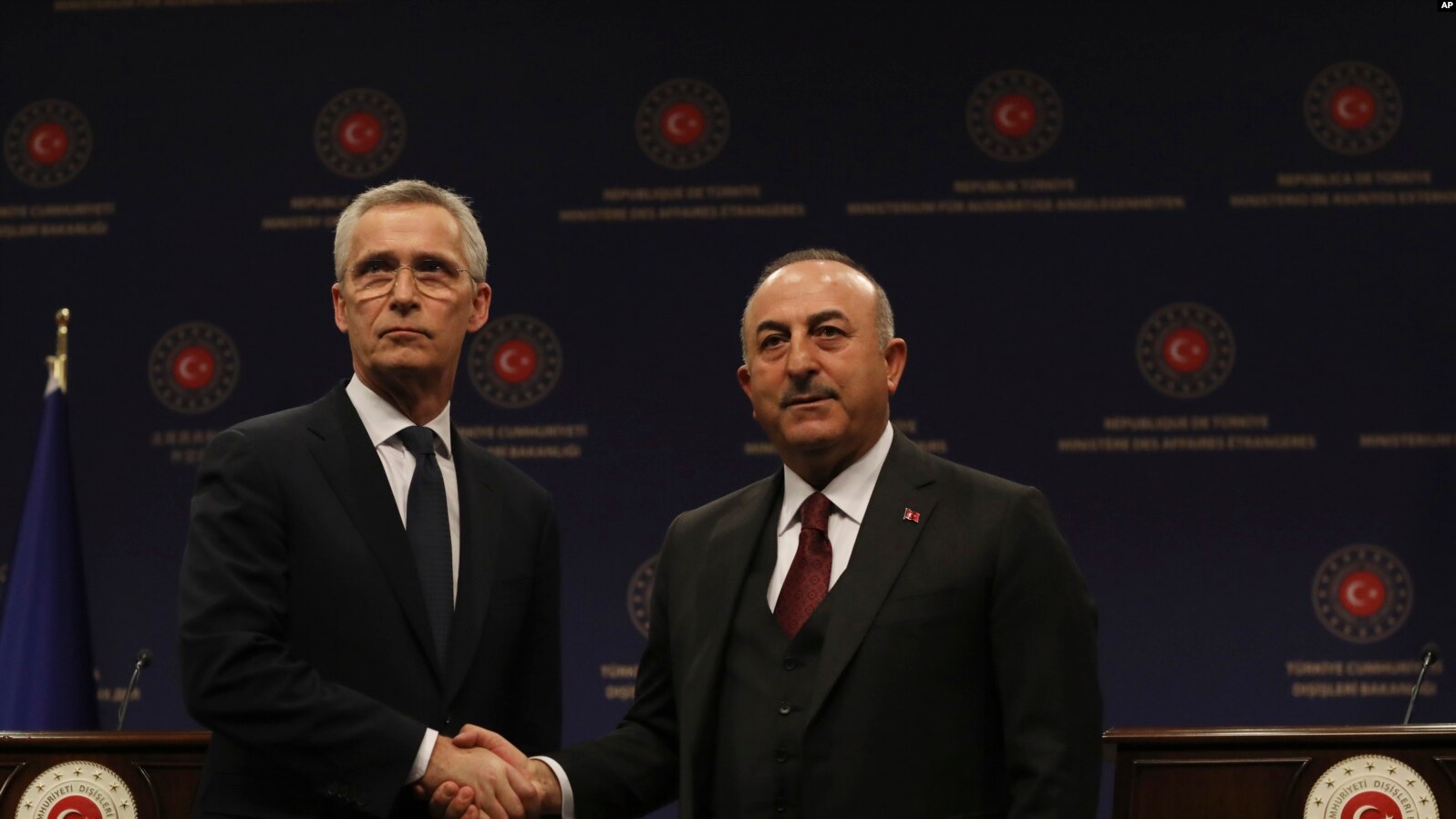 Sekretari i Përgjithshëm i NATO-s, Jens Stoltenberg, dhe ministri i Jashtëm turk, Mevlut Çavusoglu