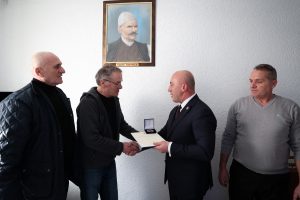 Kryetari i AAK-së, Ramush Haradinaj, ka vizituar familjen e heroit të kombit nga Mitrovica, Kadri Bistrica