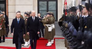 Presidenti amerikan, Joe Biden, dhe ai polak, Andrzej Duda. Varshavë, 21 shkurt 2023. Foto: Reuters