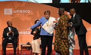Merkel, u nderua me Çmimin e Paqes Felix Houphouët-Boigny të UNESCO-s në kryeqytetin e Bregut të Fildishtë, Yamoussoukro. /AFP