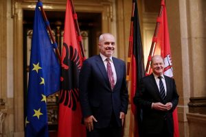 Kryeministri i Shqipërisë, Edi Rama me kancelarin e Republikës Federale të Gjermanisë, Olaf Scholz