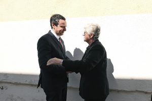 Kryeministri i Republikës së Kosovës, Albin Kurti, vizitoi familjen Kumnova, ku u prit nga znj. Nesrete Kumnova