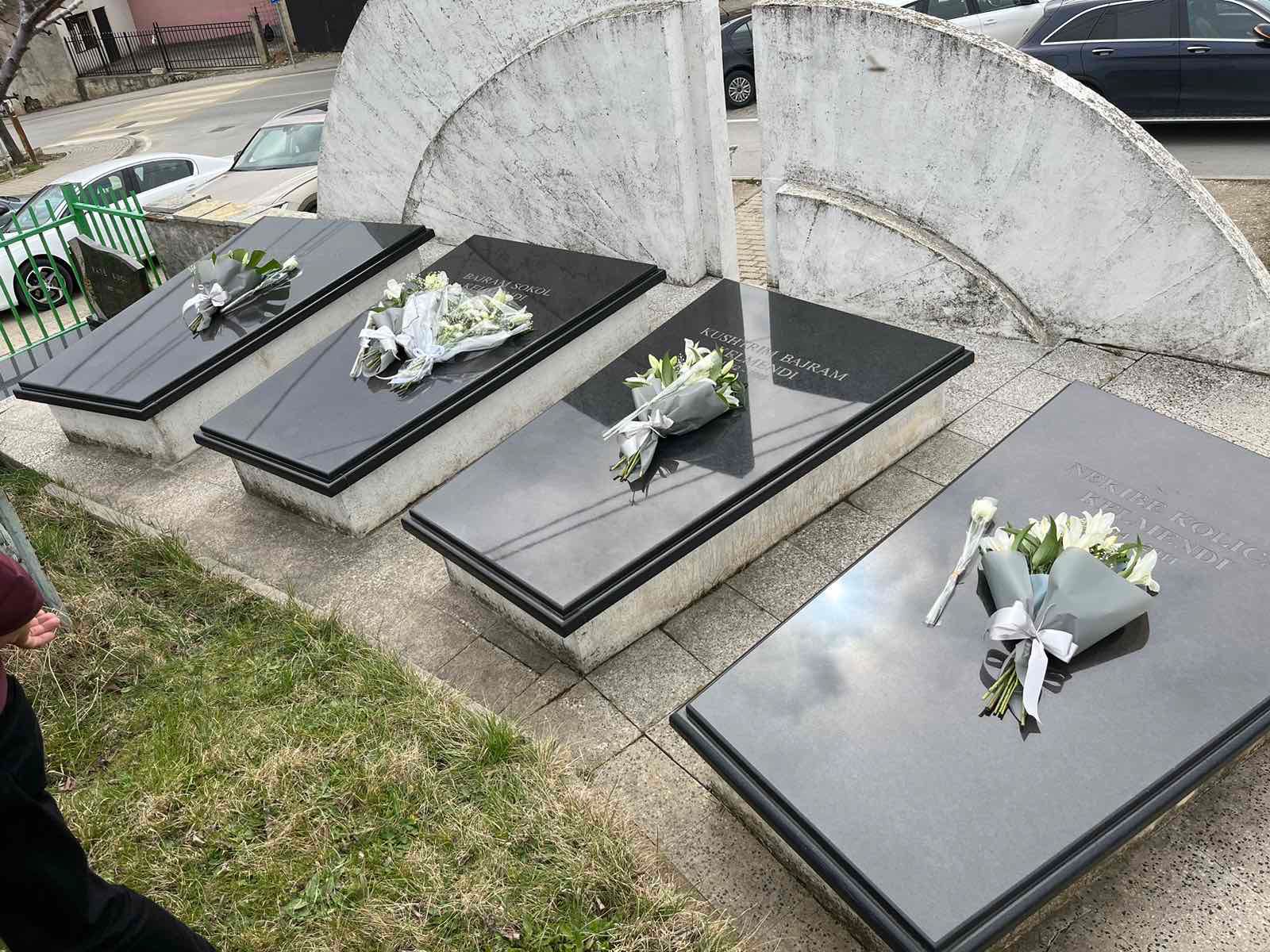 LDK kujton avokatin Bajram Kelmendi dhe dy djemtë e tij