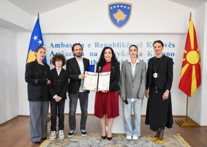 Osmani e dekoron post mortem me Urdhrin “Hasan Prishtina” Arbën Xhaferin