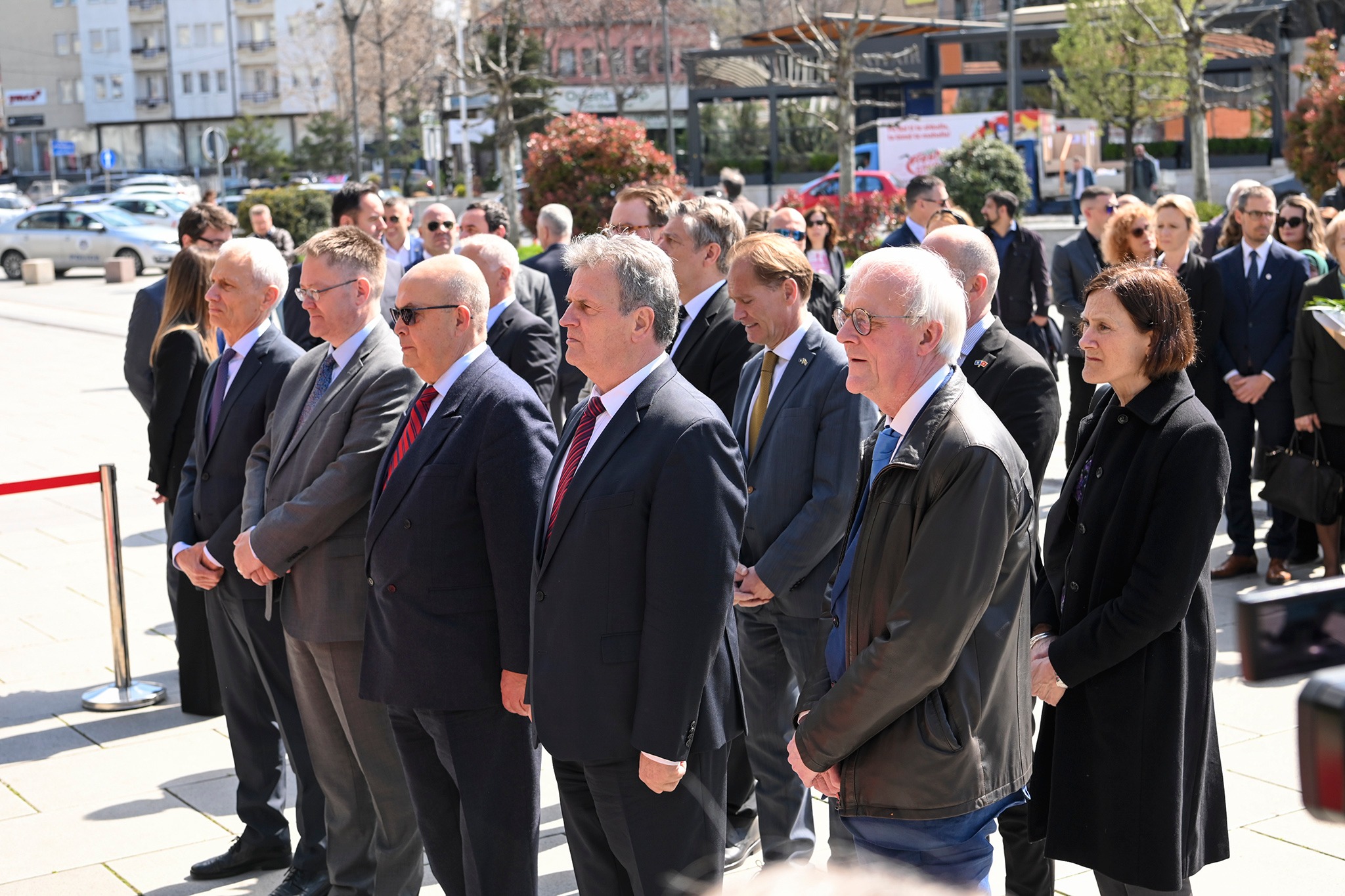 Ambasada e ShBA-së: Gjetja e përgjigjeve për familjet e të zhdukurve duhet të jetë prioritet