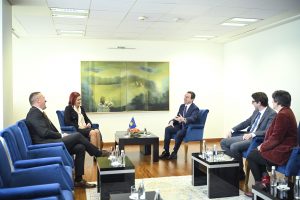 Qeveria me pako mbështetëse për komunitetet joshumicë