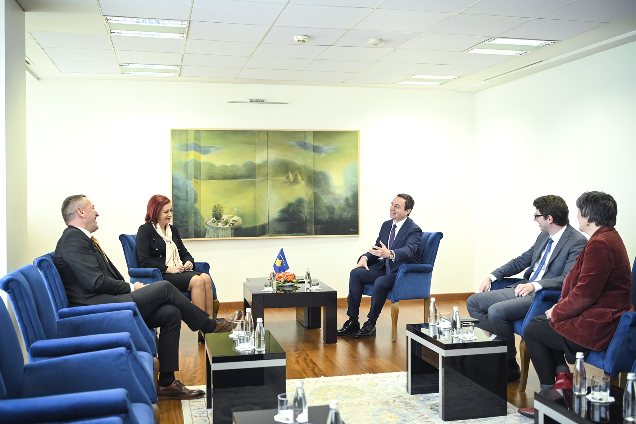 Qeveria me pako mbështetëse për komunitetet joshumicë