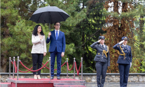 Presidentja Vjosa Osmani dhe homologu i saj nga Maqedonia e Veriut, Stevo Pendarovski