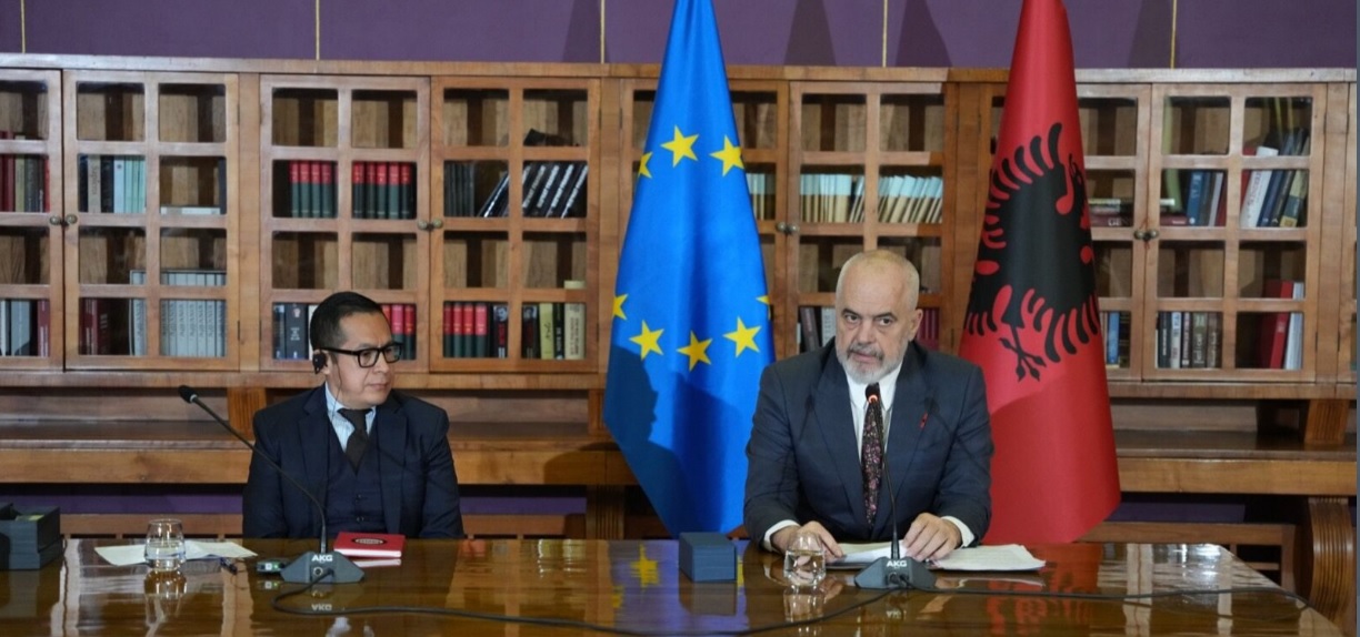 Perfaqësuesi i Bankës Botërore në Shqipëri dhe kryeministri Edi Rama
