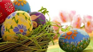 Besimtarët katolikë festojnë sot Pashkët