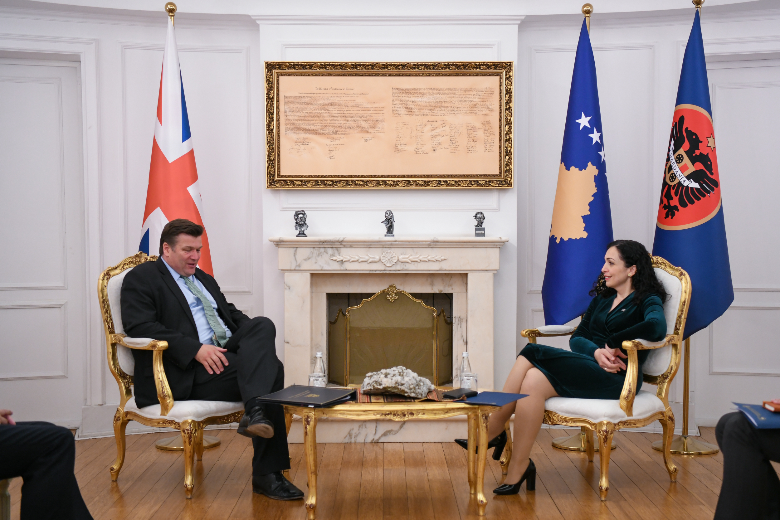 Presidentja e vendit, Vjosa Osmani, ka pritur sot në takim Ministrin e Shtetit për Forcat e Armatosura të Mbretërisë së Bashkuar, James Heappey