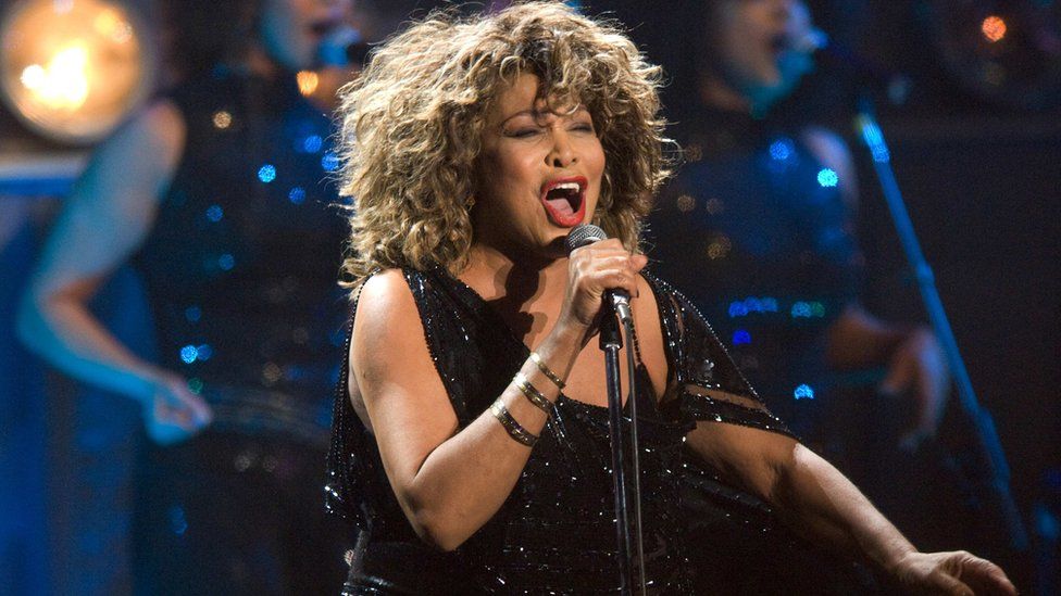 Vdes në moshën 83-vjeçare legjenda e muzikës Tina Turner