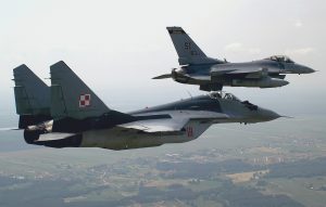 Dy avionë bombardues amerikanë i afrohen kufirit rus