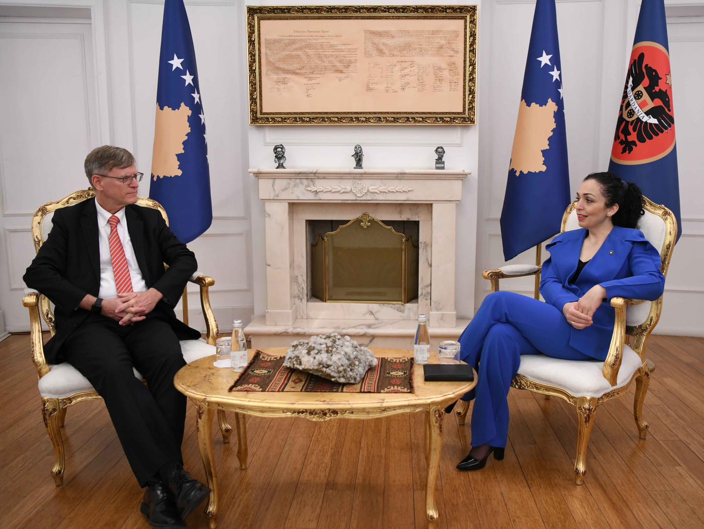 Presidentja e Kosovës, Vjosa Osmani ka pritur në takim profesorin e të drejtës ndërkombëtare në Universitetin George Washington në Washington D.C., Sean D. Murphy