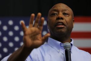 Senatori republikan Tim Scott hyn në garën për president