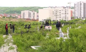 Gërmime në Prishtinë për gjetjen e dy trupave të shqiptarëve të zhdukur gjatë luftës. Foto: KP