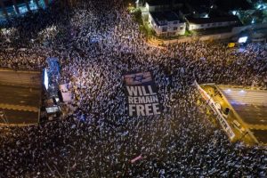 Izrael, mijëra qytetarë protestojnë kundër reformës në drejtësi
