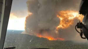 Zjarret në pyjet në Kanadasë detyrojnë rreth 11,000 banorë të largohen nga shtëpitë e tyre