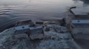 Rusia shkatërron një digë të lumit Dnjepër