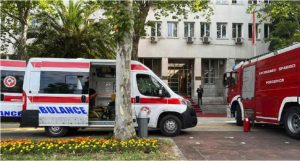 Alarm për bomba, evakuohen disa shkolla dhe Kuvendi në Mal të Zi