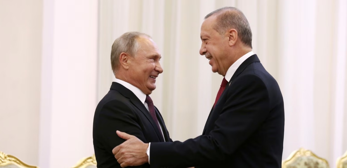 Presidenti turk, Tajip Erdogan dhe homologu i tij rus, Vladimir Putin. Foto: AP