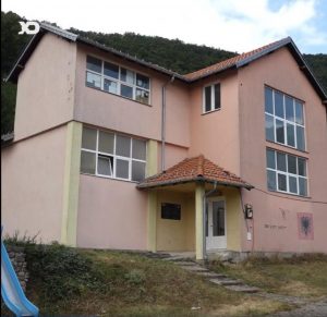 Shkolla "Naim Frashëri" në Kotlinë të Kaçanikut që tashmë është mbyllur.
