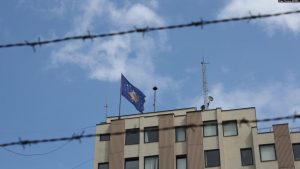 Flamuri i Kosovës i vendosur në ndërtesën e Ministrisë së Punëve të Jashtme dhe Diasporës së Kosovës.