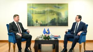 Kryeministri i Kosovës, Albin Kurti me të dërguarin e Bashkimit Evropian për dialogun mes Kosovës dhe Serbisë, Mirosllav Lajçak.