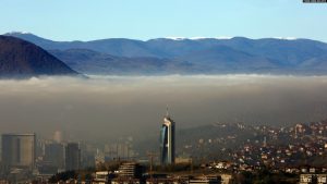 Ndotja e ajrit në Sarajevë të Bosnje e Hercegovinës. 13 nëntor 2023.