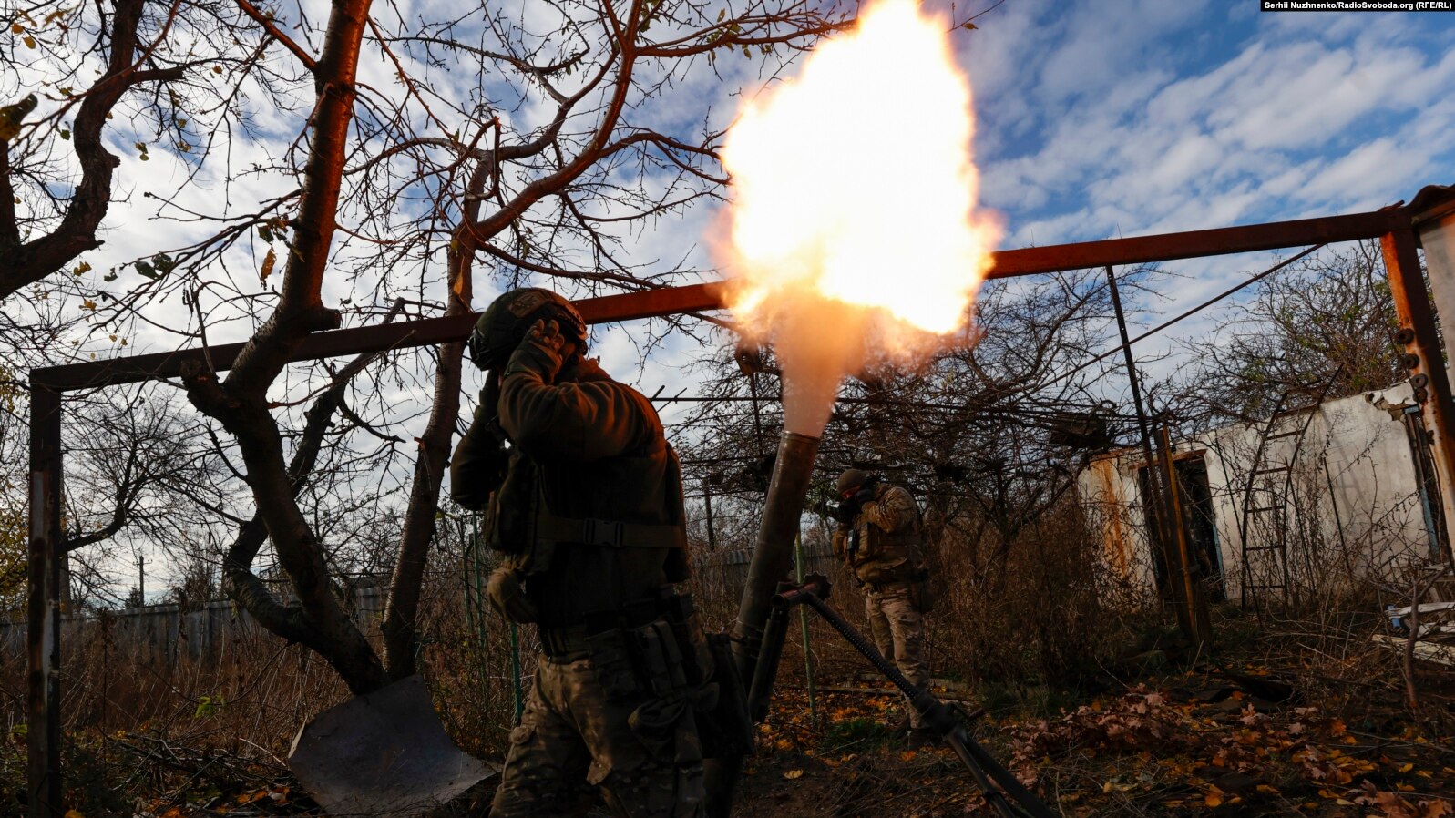 Ushtarët ukrainas pranë pozicioneve ruse në Avdivka, rajonin e Donjeckut, 8 nëntor 2023.