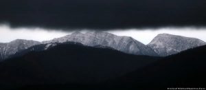 Imazh nga alpet e Bavarisë: Një shtresë trashë reshë qendron mbi pejzazhin alpin (5.11.2023)