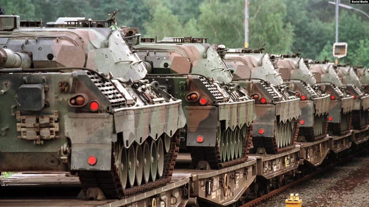 Tanket gjermane duke lëvizur në Ukrainë.