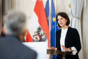 Ministrja e Qeverisë së Austrisë për BE dhe Kushtetutën, Karoline Edtstadler