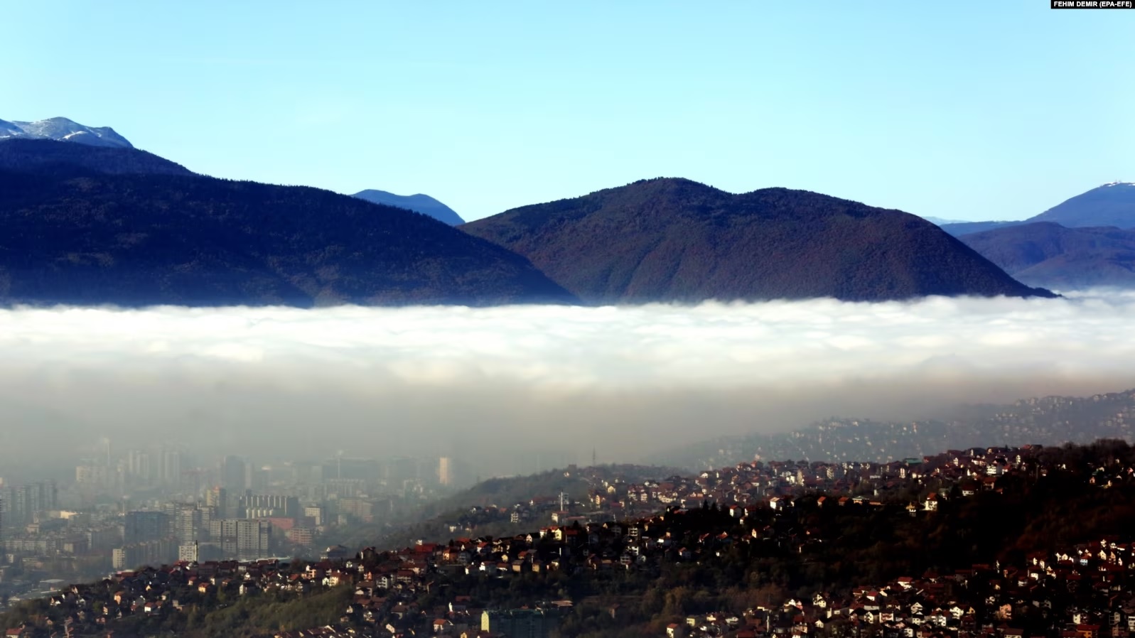 Pamja mbi Sarajevë më 13 nëntor 2023.