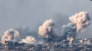 Tym i madh në veri të Rripit të Gazës gjatë bombardimeve izraelite të enjten më 14 dhjetor 2023.