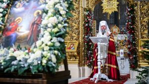 Kreu i Kishës Ortodokse të Ukrainës, Mitropoliti Epiphanius I, gjatë meshës së Krishtlindjes, në Kiev të Ukrainës, më 24 dhjetor 2023.