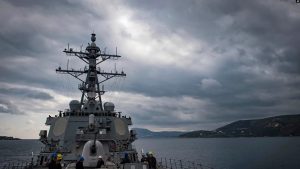 Destrojeri amerikan USS Carney gjatë lundrimit në Mesdhe në vitin 2018