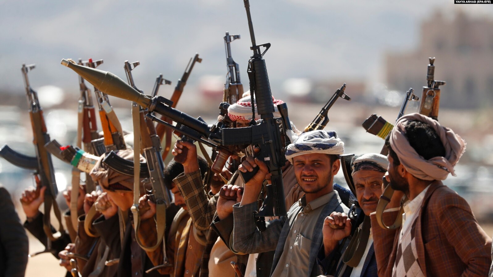 Pjesëtarë të organizatës së Huthëve në Jemen.