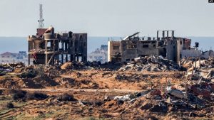 Ndërtesa të shkatërruara nga ofensiva izraelite në Rripin e Gazës. 4 janar 2024.