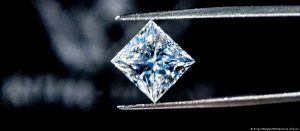 BE-ja ndalon importimin e diamanteve nga Rusia
