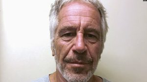 Jeffrey Epstein, i fotografuar më 2017 për regjistrin e kryerësve të krimeve seksuale në Nju-Jork.