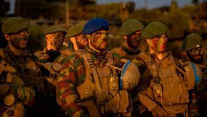 Ushtarë belgë duke marrë pjesë në një stërvitje ushtarake të NATO-s, në Lituani