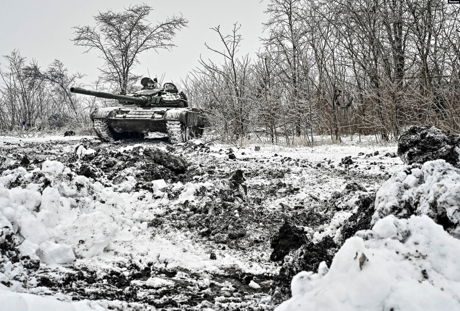 Ushtarët ukrainas të brigadës së 128-të të veçantë të sulmit malor Transcarpathian të Forcave të Armatosura të Ukrainës marrin pjesë në stërvitje me tanke, në rajonin Zaporizhia, Ukrainë, 11 janar 2024.