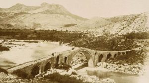 Ura e Mesit, fotografuar më shumë se një shekull më parë nga Baldacci
