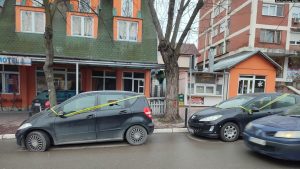 Sipas Policisë së Kosovës, shtatë vetura janë dëmtuar pas shpërthimit të një grante dore në Mitrovicë të Veriut më 15 janar.