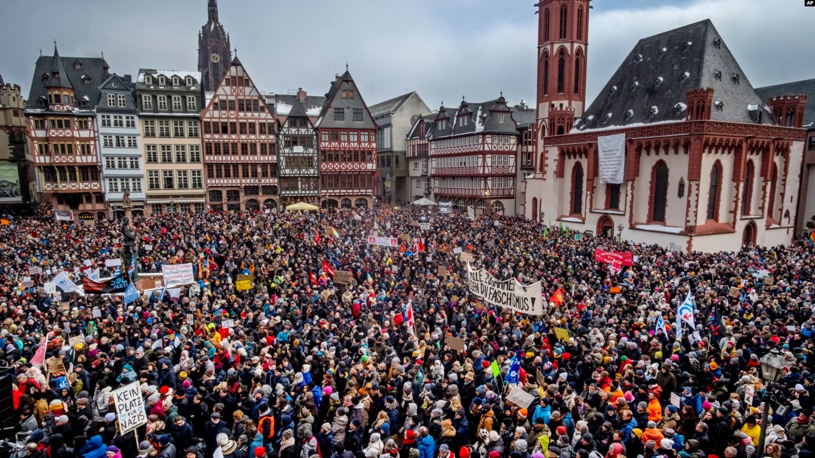 Pamje nga marshi i 20 janarit në Frankfurt.