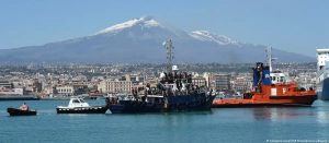Shpëtimi në det i migrantëve është përjashtim jo rregull - anija me 700 refugjatët arrin në Sicili