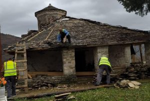 Përmbyllet restaurimi i çatisë në Kishën e Shën Kollit në Saraqinisht